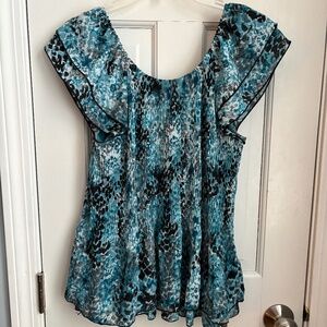 Beautiful Dress Barn top, Size L